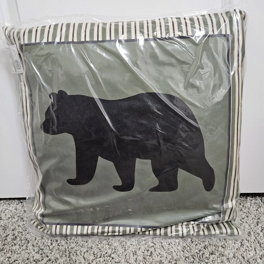 NWT 18 x 18 Cabin Mountain Rustic Throw Accent Pillow VIRAH BELLA Bear Star